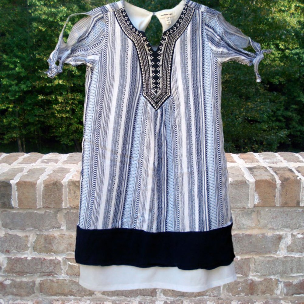 Monteau Girl Dress with back key hole  - Size 10